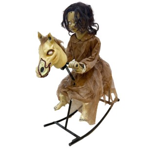 בובת ילדה רוכבת על נדנדת סוס ממונעת לתצוגה