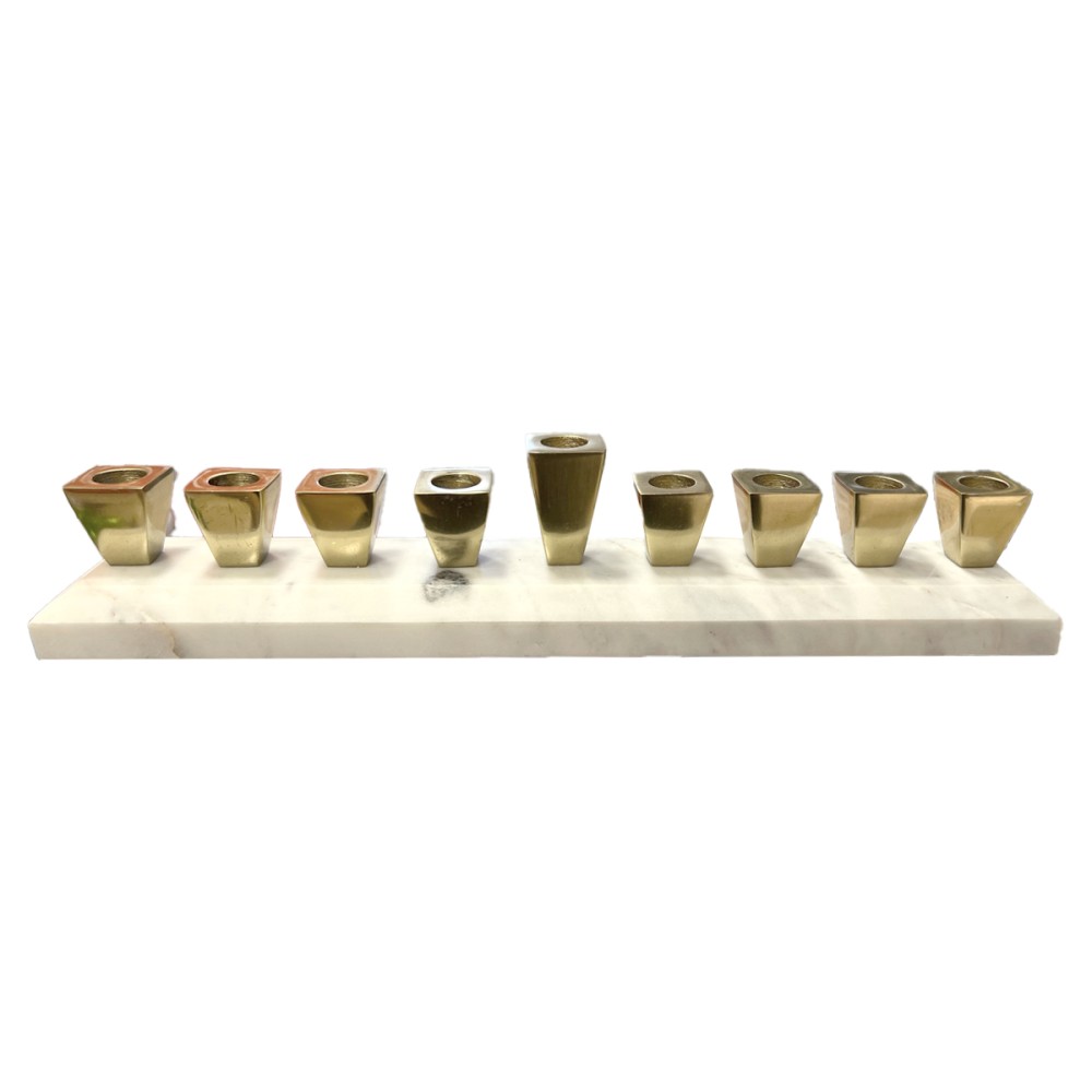 חנוכיה MARBL BRASS בצבע זהב חנוכיה MARBL BRASS בצבע זהב