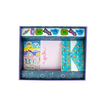 מזוודת כלי כתיבה ומחברת Friends