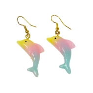 זוג עגילי דולפין בגוונים טורקיז, צהוב וורוד