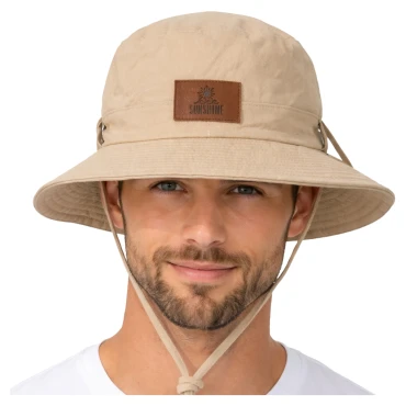 כובע טיולים רחב שוליים בצבע בז׳