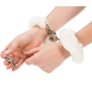 אזיקי פרווה לבנים