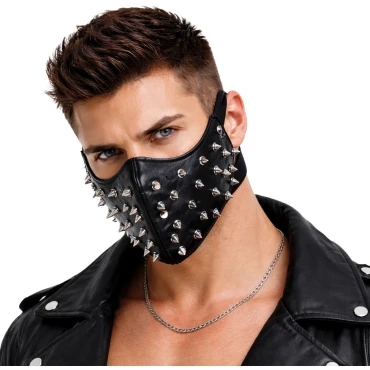 מסיכת פה עם ניטים