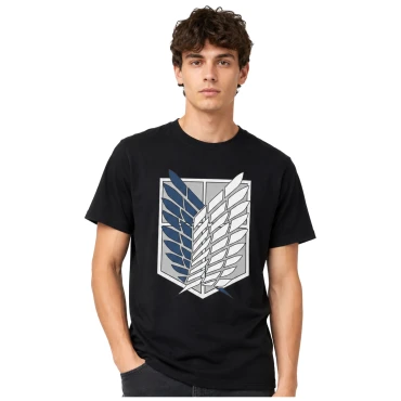 חולצת Attack on Titan שחורה סמל כנפי החופש של חיל הסיור