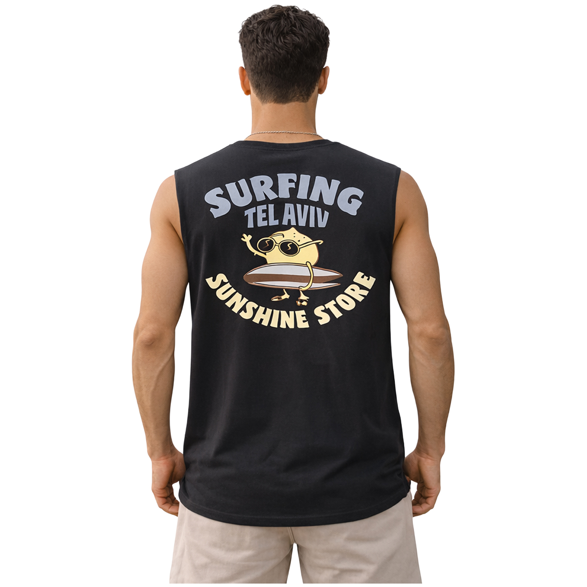 גופיית גבר שחורה עם הדפס גלישה Surfing Tel Aviv