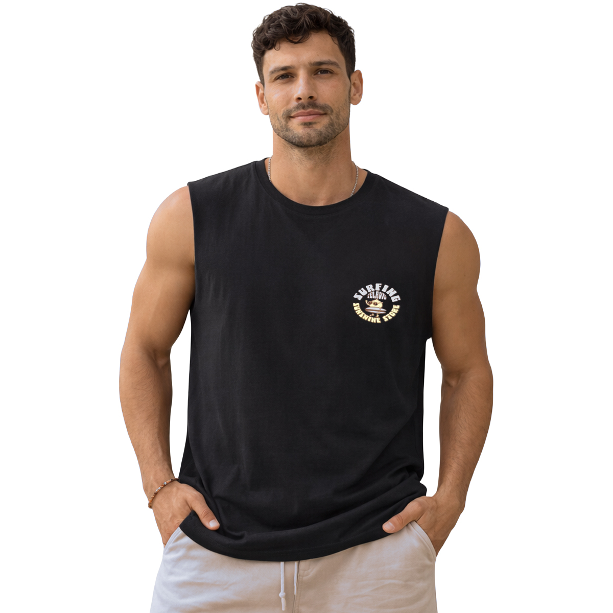 גופיית גבר שחורה עם הדפס גלישה Surfing Tel Aviv